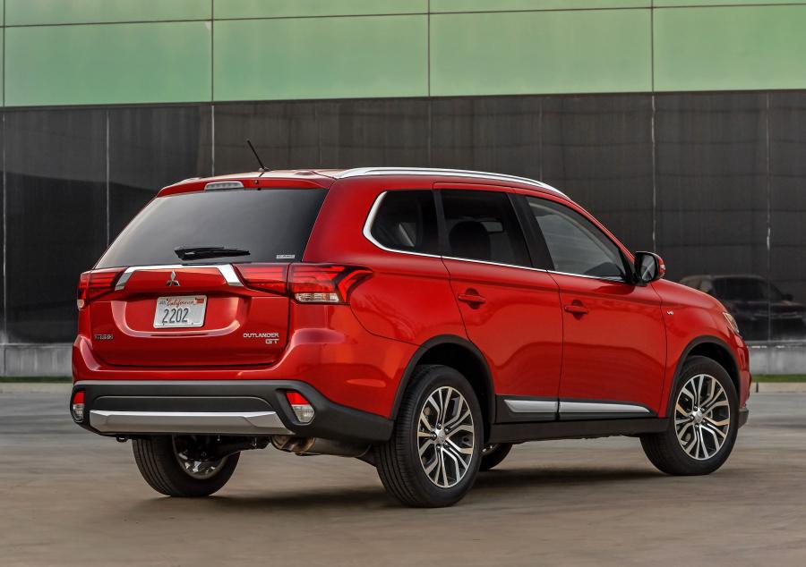  Mitsubishi Outlander 2015 года  (US) (фото 24 из 41)